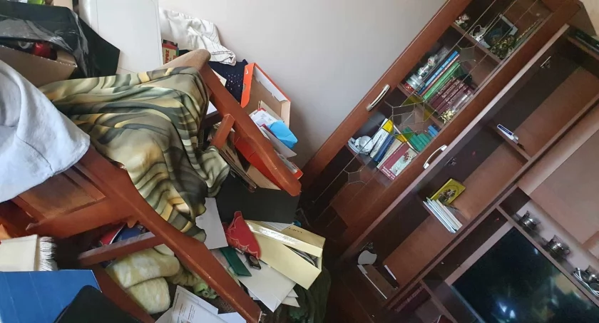 Łowicz. Włamali się do mieszkania i je okradli (foto)