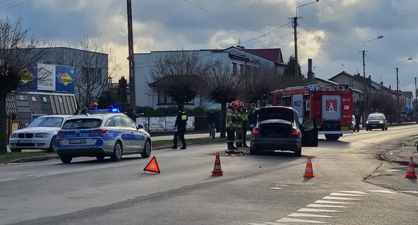 Niebezpieczne zdarzenie drogowe w Łowiczu! AKTUALIZACJA! (foto)
