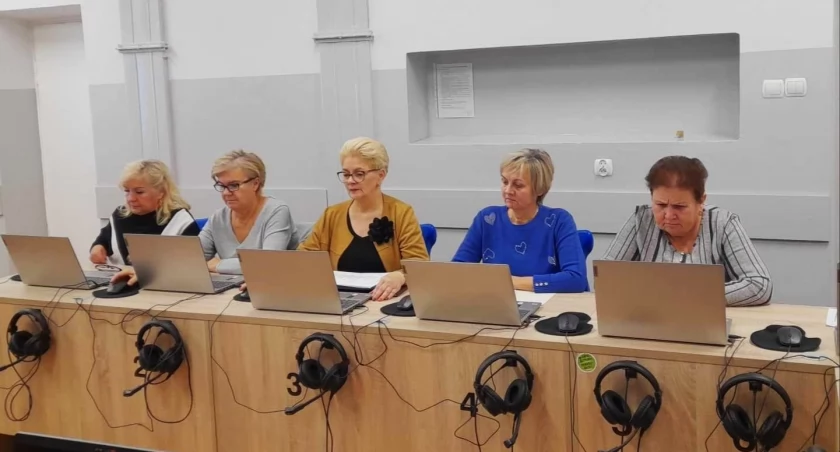 Seniorzy z ŁUTW rozpoczęli warsztaty komputerowe (foto)