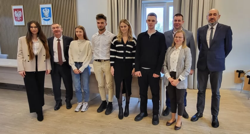  Przyznano stypendia naukowe dla najzdolniejszych studentów w Gminie Łowicz (foto)