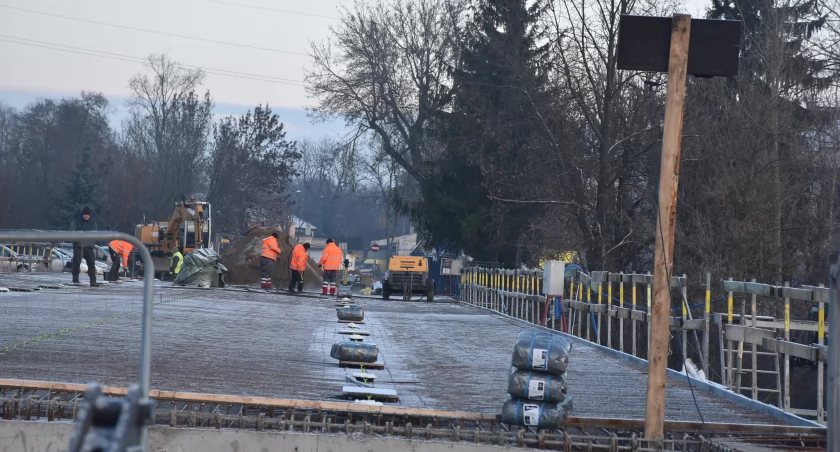 Na Mostowej wylano już asfalt. A czy most będzie musiał jednak poczekać? (foto)