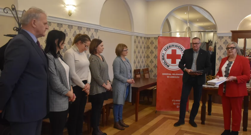Uhonorowano osoby wspierające łowicki oddział PCK (foto,film)