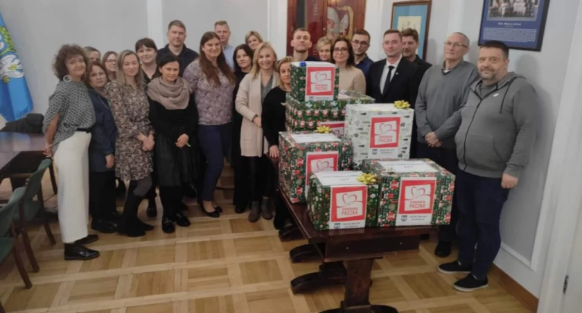 Pracownicy Urzędu Miasta Łowicz przygotowali Szlachetną Paczkę (foto)