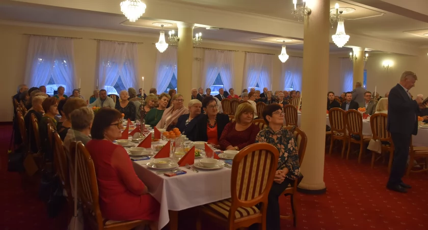 Spotkanie wigilijne łowickiego oddziału Polskiego Związku Emerytów, Rencistów i Inwalidów (foto, film)