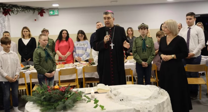 Kiernozia. Spotkanie wigilijne w Młodzieżowym Ośrodku Socjoterapii (foto, film)