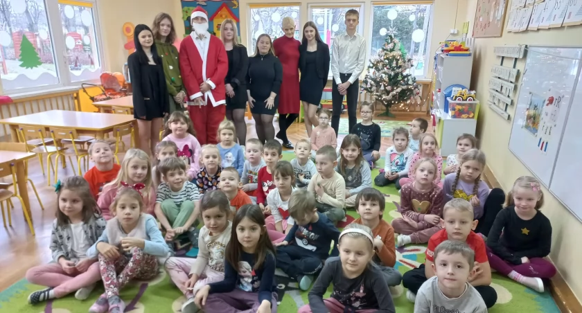 Uczniowie z ZSP 3 czytali przedszkolakom ze Słoneczka (foto)