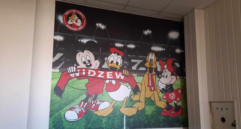 Łowicz. Kibice Widzewa ozdobili oddział dziecięcy łowickiego szpitala (foto)