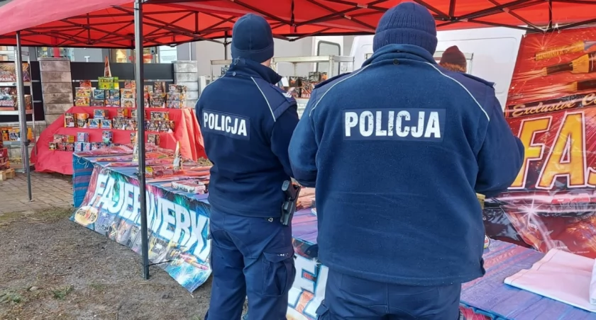 Policjanci rozpoczęli kontrolę punktów sprzedaży fajerwerków