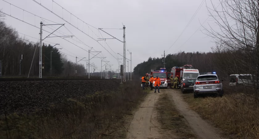 Tragedia pod Łowiczem. Nie żyje kobieta potrącona przez pociąg (foto, film) AKTUALIZACJA!