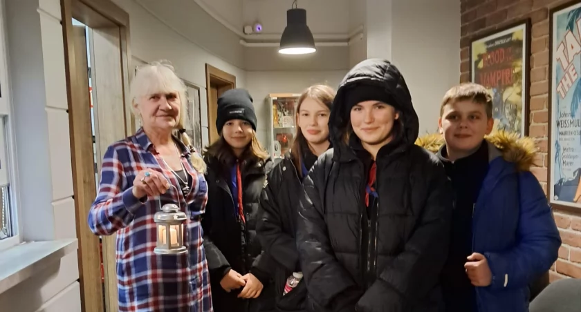 Łowiccy harcerze roznosili Betlejemskie Światełko Pokoju