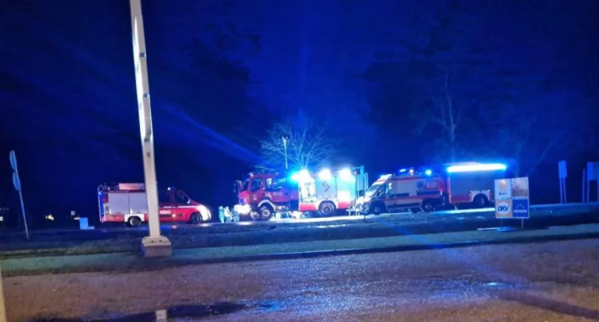 Kompina. Wypadek z udziałem ciężarówki i auta osobowego, dwie osoby ranne (foto) AKTUALIZACJA