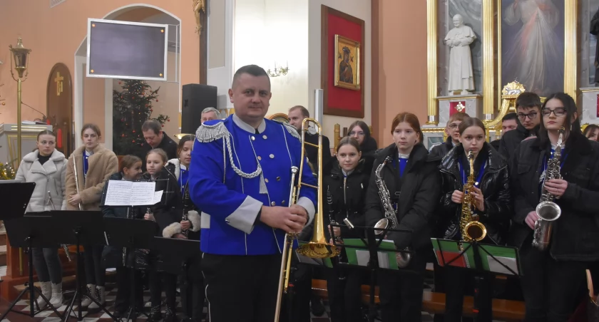 Łyszkowice. Wspólne kolędowanie z Gminną Orkiestrą Dętą (foto, film)