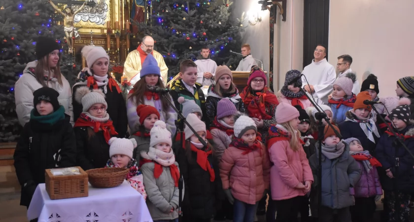 Bąków Górny. Kolędowanie z Dziecięcym Zespołem Pieśni i Tańca Zduny (foto, film)