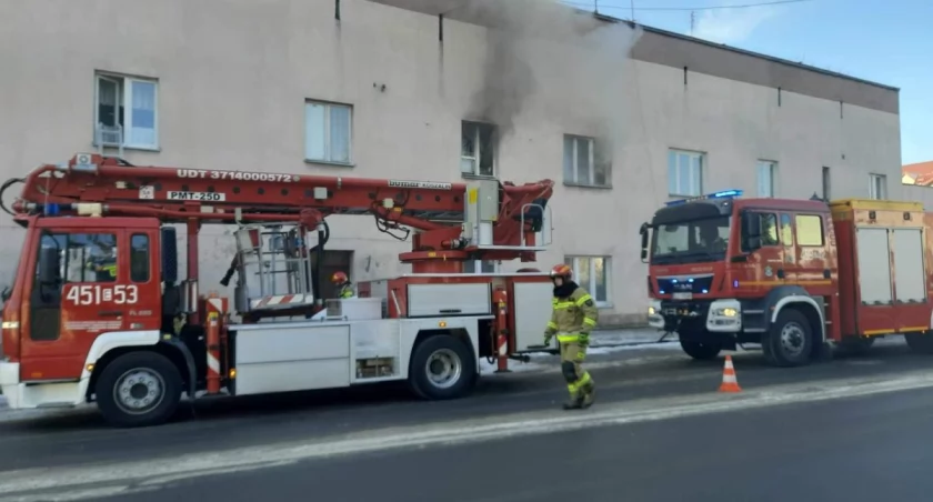 Pożar w mieszkaniu na ul. Kurkowej w Łowiczu (foto, film) AKTUALIZACJA!