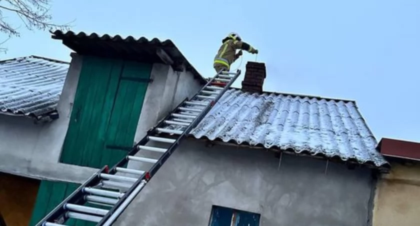 Dzień w dzień strażacy wyjeżdżają do pożaru sadzy w kominie
