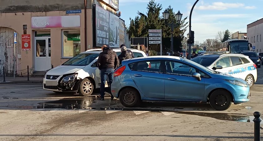 Łowicz. Kolejna kolizja przy kościele Św. Ducha (foto)