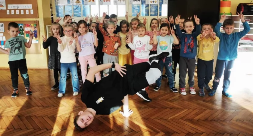 Warsztaty tańca breakdance w przedszkolu Pszczółka Maja (foto)