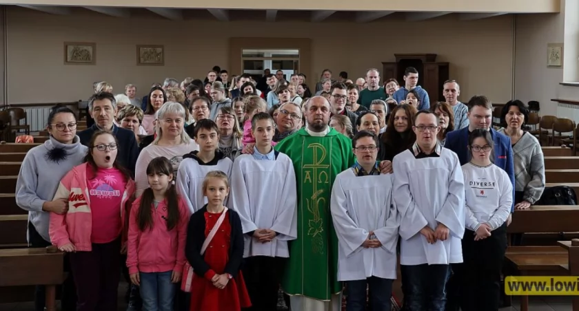 Łowicz. Spotkanie świąteczno-noworoczne dla osób z niepełnosprawnością i ich rodzin (foto, film)