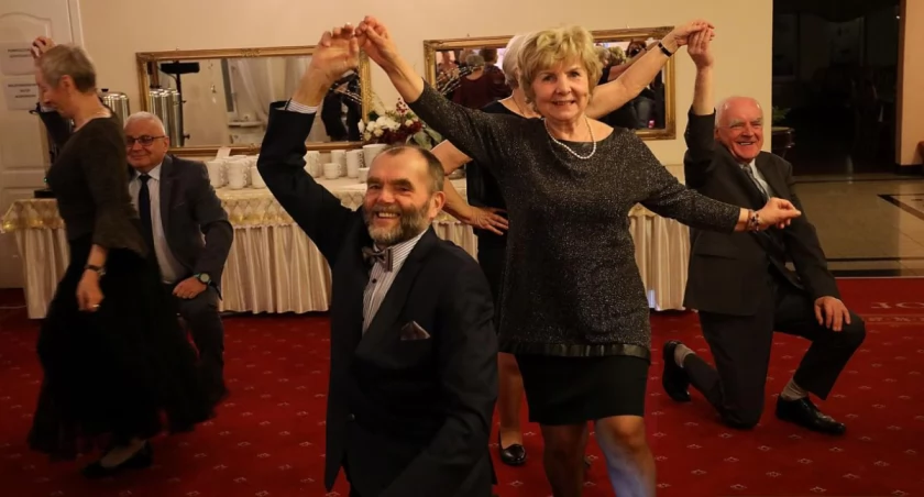 Bal karnawałowy słuchaczy ŁUTW. Oni pokazują, jak można się bawić! (foto, film)