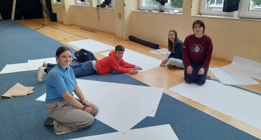 Maturzyści pijarskiej dekorują salę na studniówkę. Znamy motyw przewodni (foto)