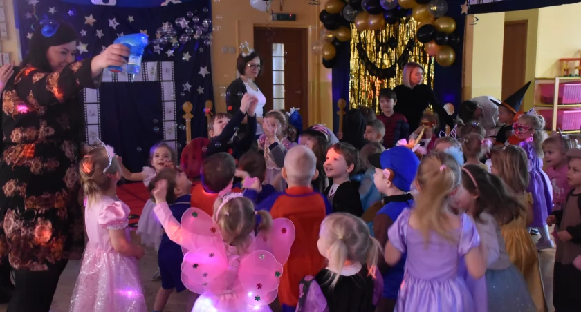 Bal karnawałowy w Przedszkolu nr 3 Pszczółka Maja (foto,film)