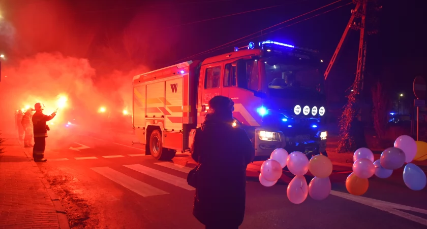 Jednostka OSP Kiernozia powitała nowy wóz strażacki (foto,film)