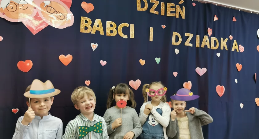 Uroczystości Dnia Babci i Dziadka w przedszkolu Słoneczko (foto)