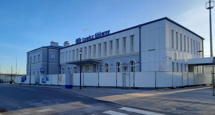 Przebudowa dworca PKP Łowicz Główny zakończona. Trwają odbiory (foto)