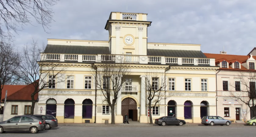 Wybory samorządowe 2024. Kto zostanie burmistrzem Łowicza? Jedna osoba potwierdza start