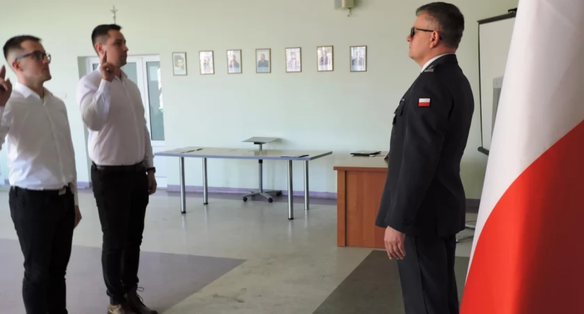 Nowi funkcjonariusze Zakładu Karnego w Łowiczu już po ślubowaniu (foto)