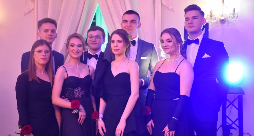 Studniówka 2024. Maturzyści z ZSP nr 4 bawią się w Soplicowie (foto)