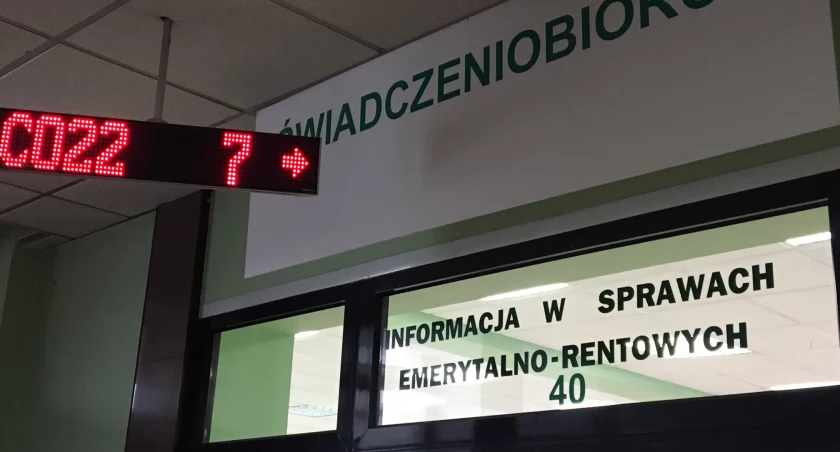 ZUS: w Łódzkiem rentę socjalną pobiera ponad 17 tys. osób. Kto może się o nią ubiegać i na jakich zasadach jest przyznawana