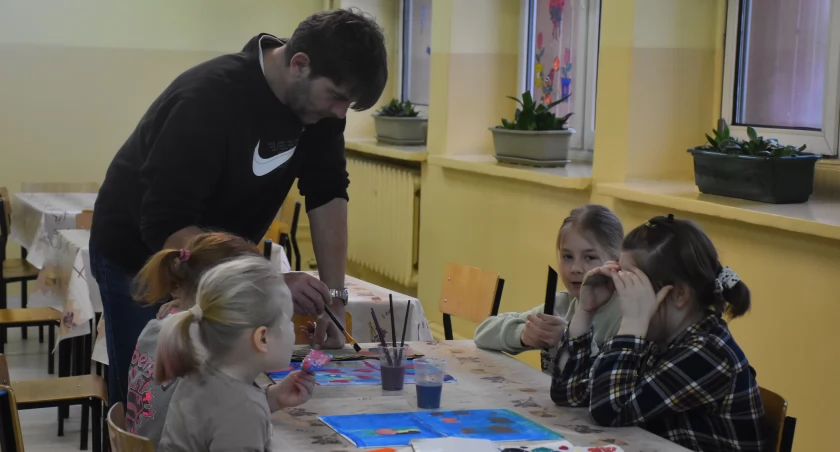 Bogaty program półkolonii w Czwórce. Dziś zajęcia plastyczne (foto)