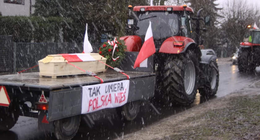 Łowicz. Trwa kolejny protest rolników, uwaga na utrudnienia w ruchu (foto, film)