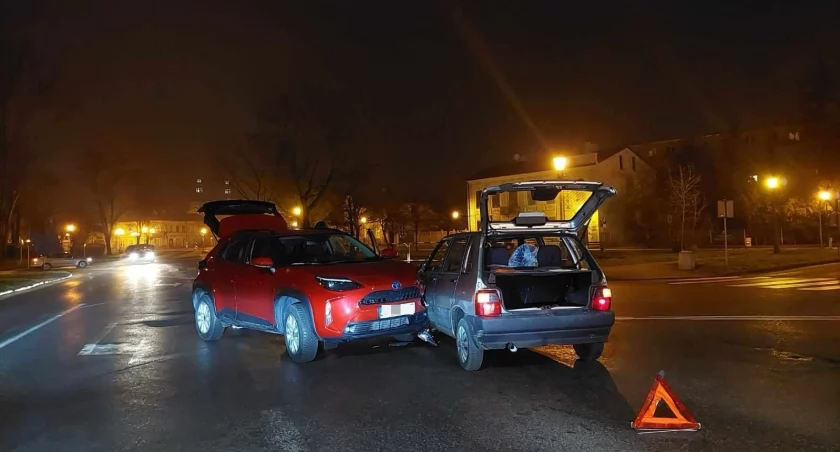 Łowicz. Kolizja drogowa przy sądzie