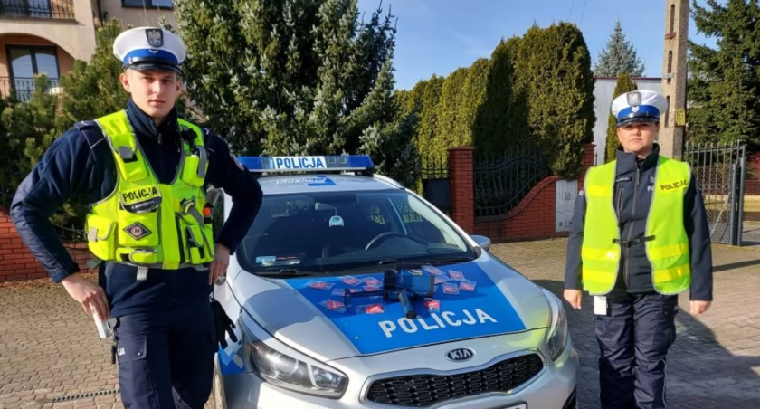 „Zwolnij! Jak kocha, to poczeka”. Walentynkowa akcja łowickiej policji (foto)