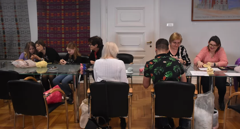 Łowicz. Kolejne spotkanie pasjonatów szydełkowania i haftowania (foto)