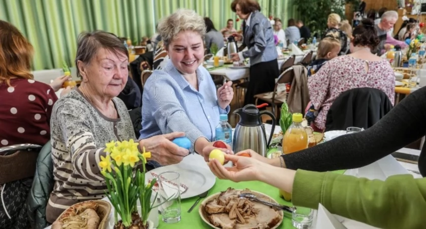 Łączy nas Łowicz razem z Biedronką zorganizuje spotkanie wielkanocne dla seniorów