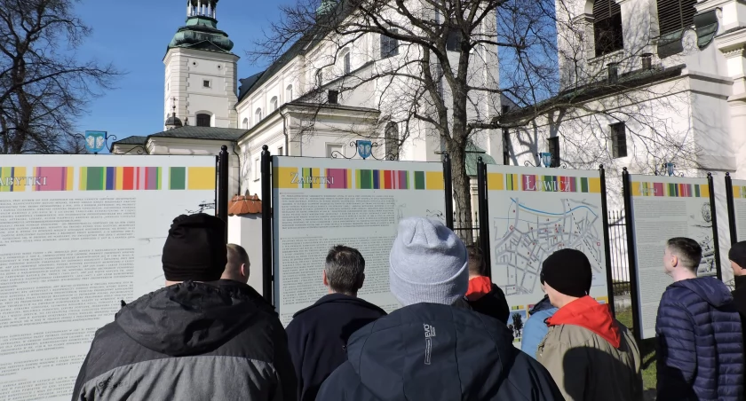 Więźniowie zwiedzali Łowicz (foto)