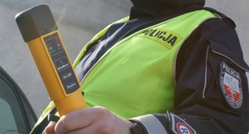 Mundurowi zatrzymali dwóch pijanych rowerzystów. Jeden z nich szedł na rekord!