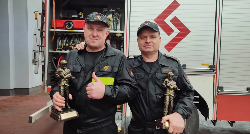 Wzruszające pożegnanie wieloletnich strażaków Państwowej Straży Pożarnej w Łowiczu (foto)
