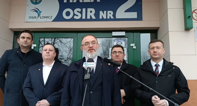 Łowicz. 285 tys. zł dofinansowania na wymianę nawierzchni w hali OSiR nr 2