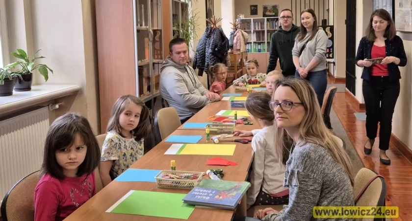 Trzy świnki podczas Bajkowej soboty w bibliotece (foto)