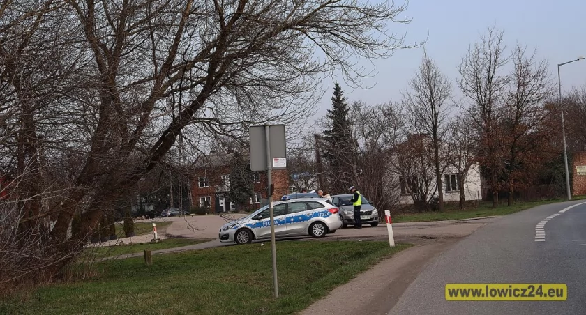 Łowicz. Kolizja dwóch aut na ul. Poznańskiej 