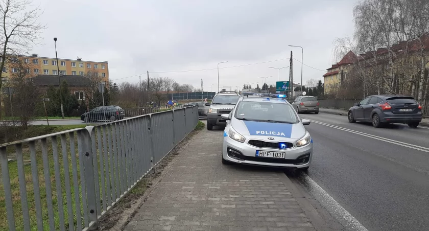 Stłuczka na ul. Warszawskiej w Łowiczu. Sprawcą 82-latek