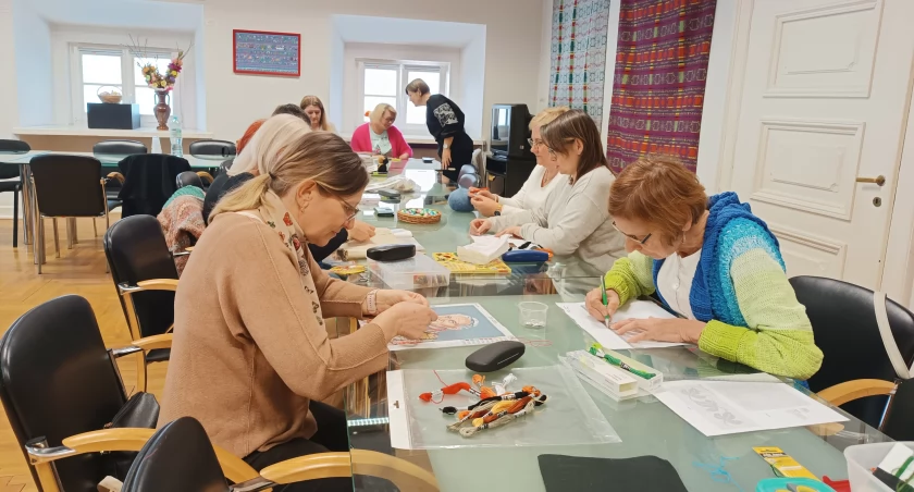 W muzeum spotkali się miłośnicy haftowania i szydełkowania (foto)