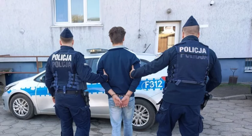 Policjanci z Łodzi i Łowicza zatrzymali 21-letniego pasera. Odzyskano auto warte 150 tys. złotych (foto)
