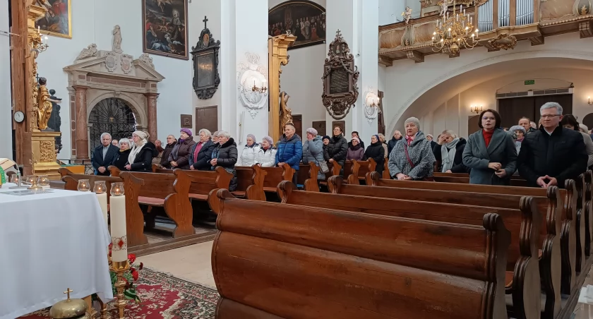 W łowickiej Bazylice Katedralnej odnowili przyrzeczenia małżeńskie (foto)