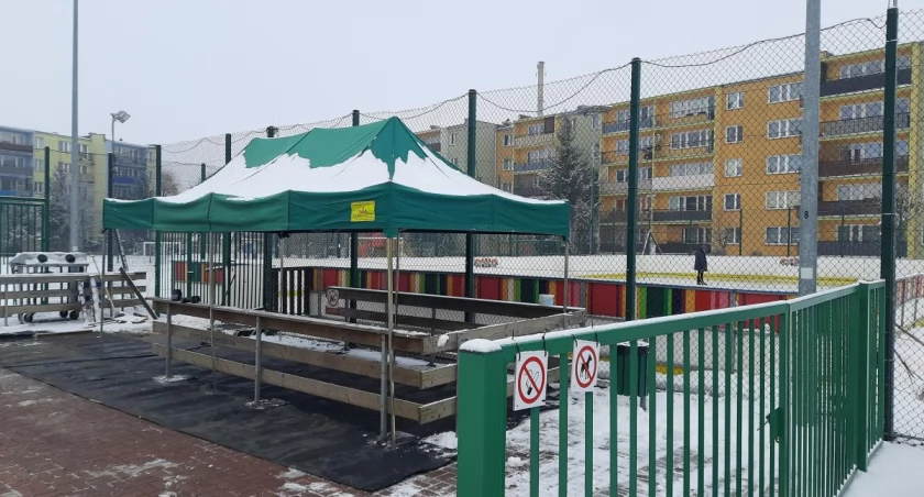 Sztuczne lodowisko w Łowiczu. Czytelnicy wyrazili zdanie na temat lokalizacji obiektu