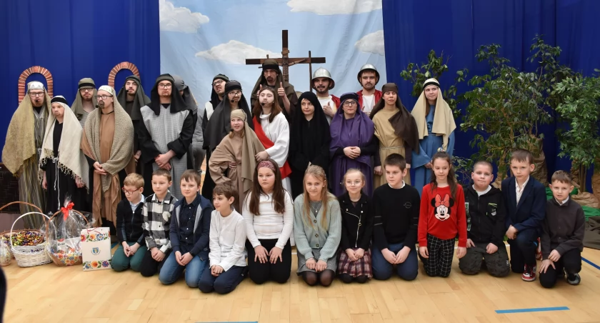 Misterium Męki Pańskiej w Specjalnym Ośrodku Szkolno-Wychowawczym w Łowiczu (foto)